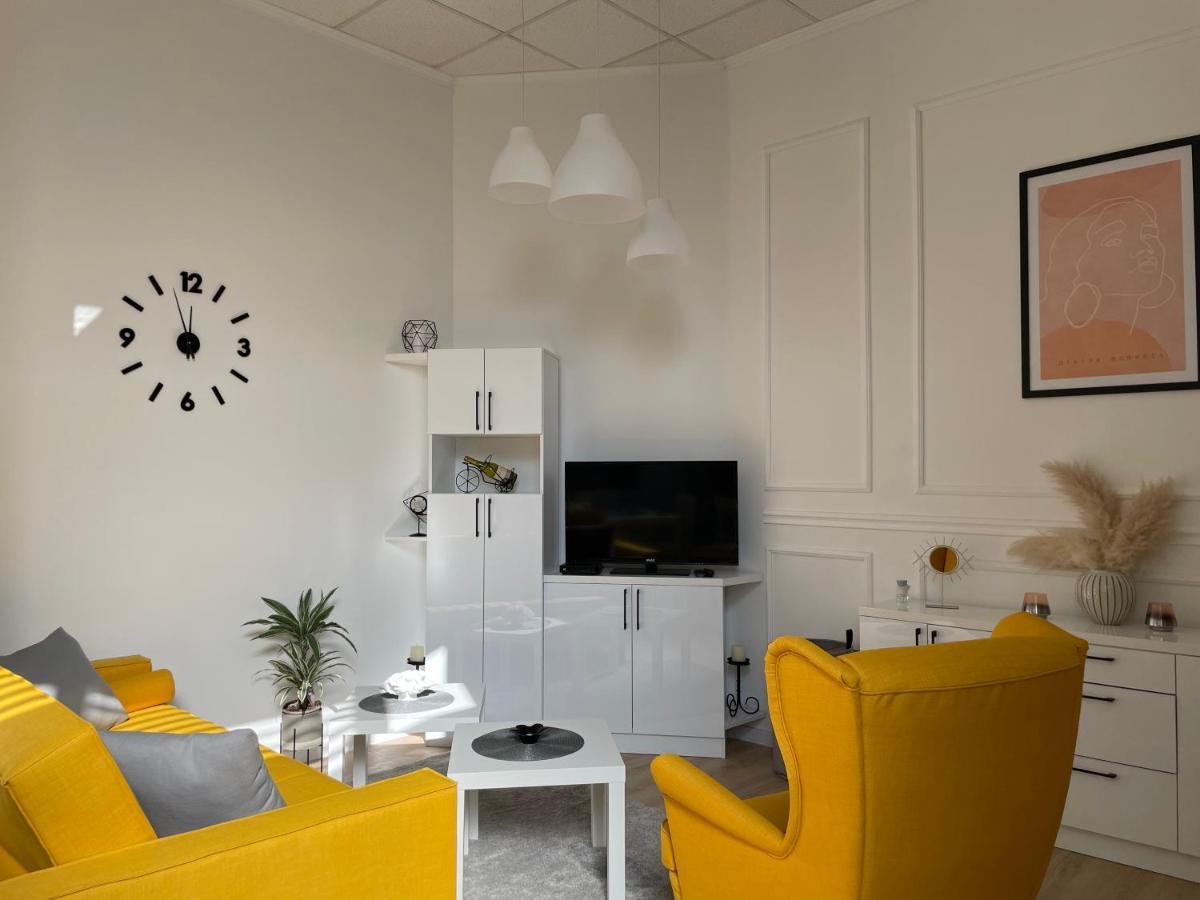 סומבור Apartments Tema מראה חיצוני תמונה