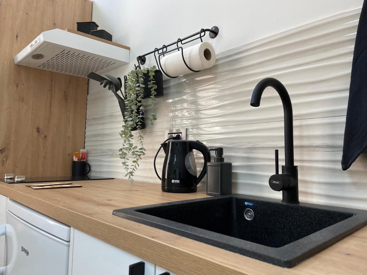 סומבור Apartments Tema מראה חיצוני תמונה