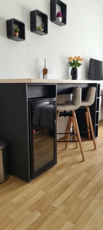 סומבור Apartments Tema מראה חיצוני תמונה