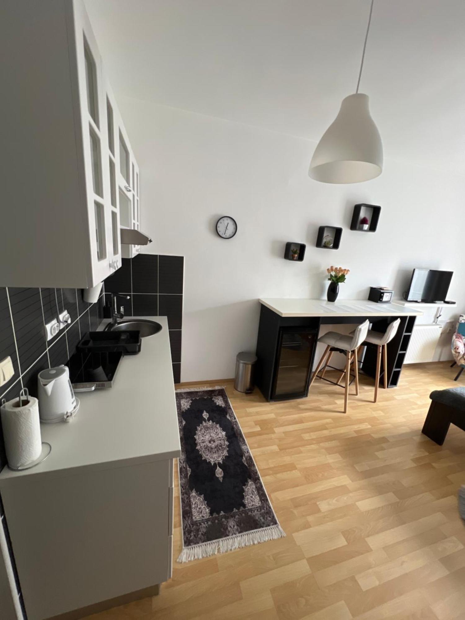 סומבור Apartments Tema מראה חיצוני תמונה