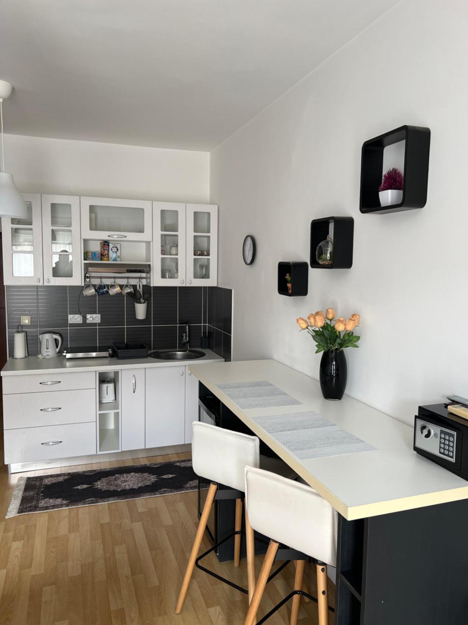 סומבור Apartments Tema מראה חיצוני תמונה